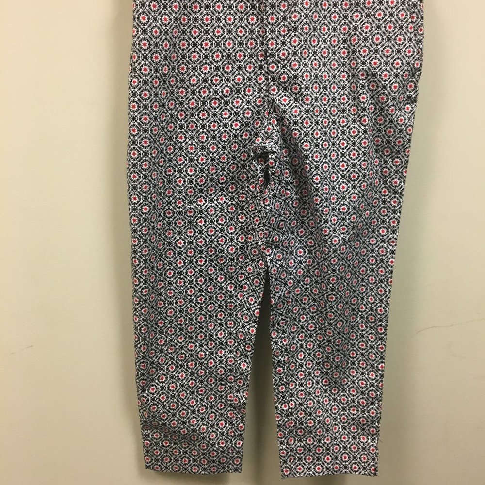 Khakis & Company Black, Red & White Print Capris